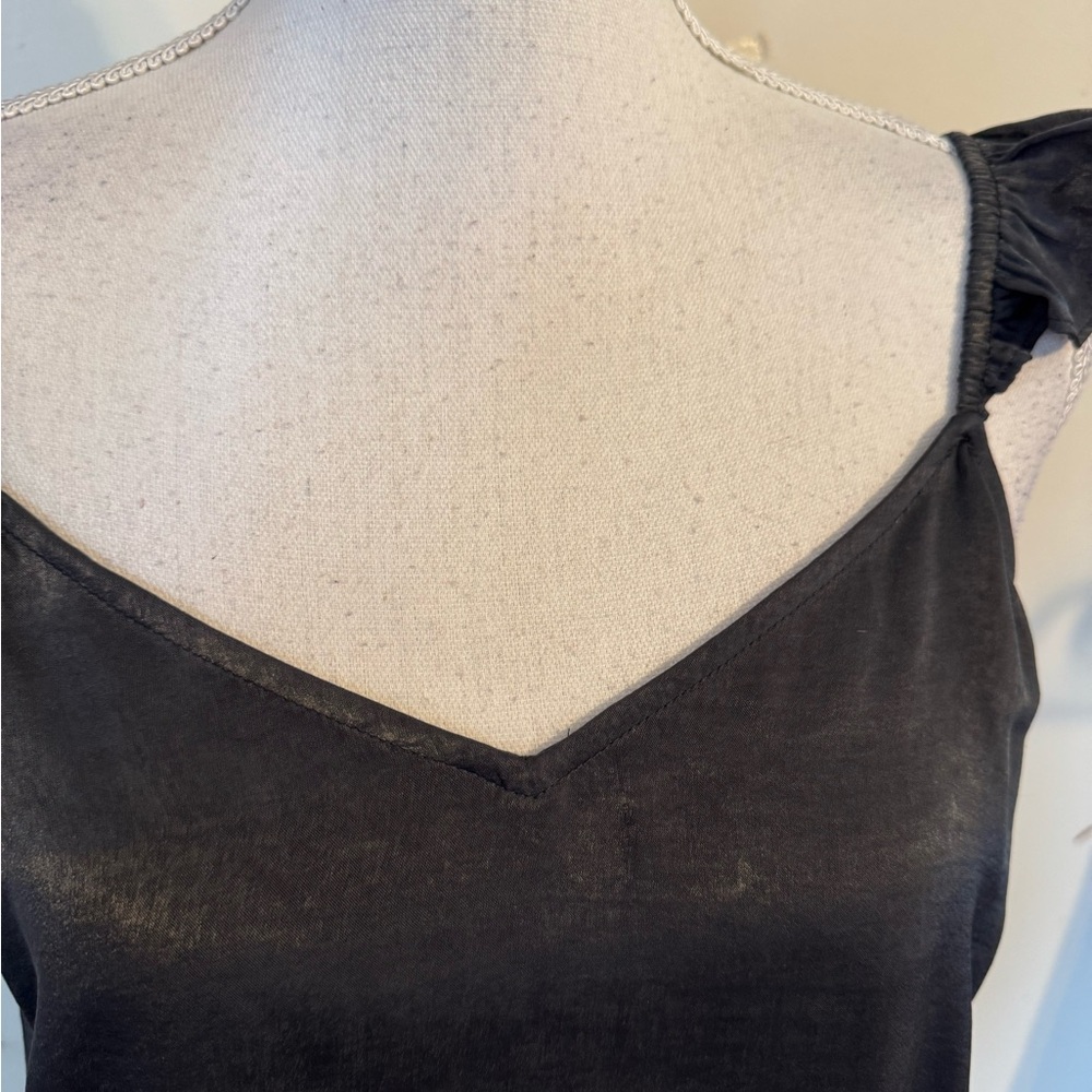 ❤️NWT  Lauren Conrad Black Ruffled SLEEVELESS Top   MEDIUM     #W - Picture 8 of 8